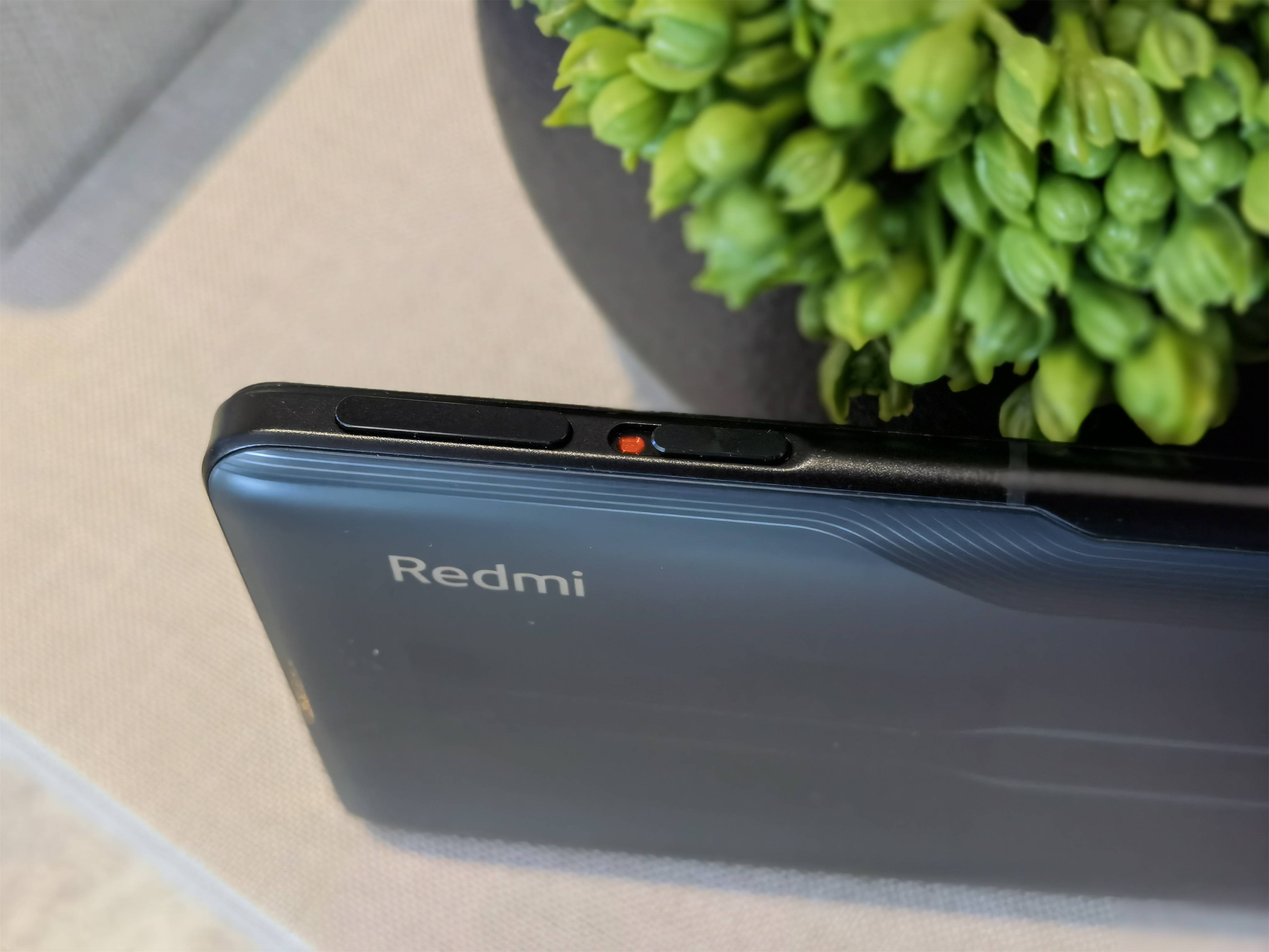 史上最不像游戏手机的游戏手机红米k40游戏增强版