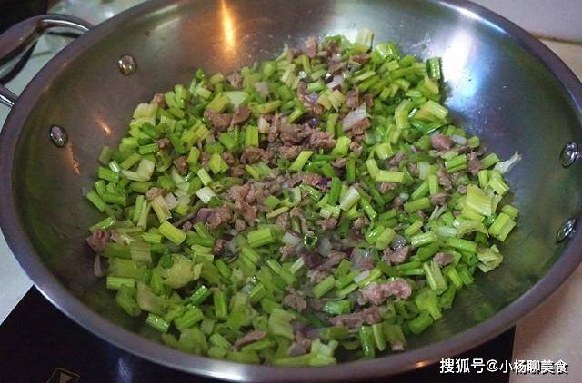 芹菜怎么炒才没有味道 9e2452157527434a8fd00b8dcb5c0408.jpeg