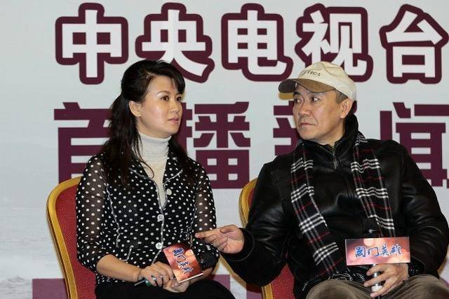 李云龙媳妇气质贤惠素净脸庞配黑色半裙隐约带点少女活力