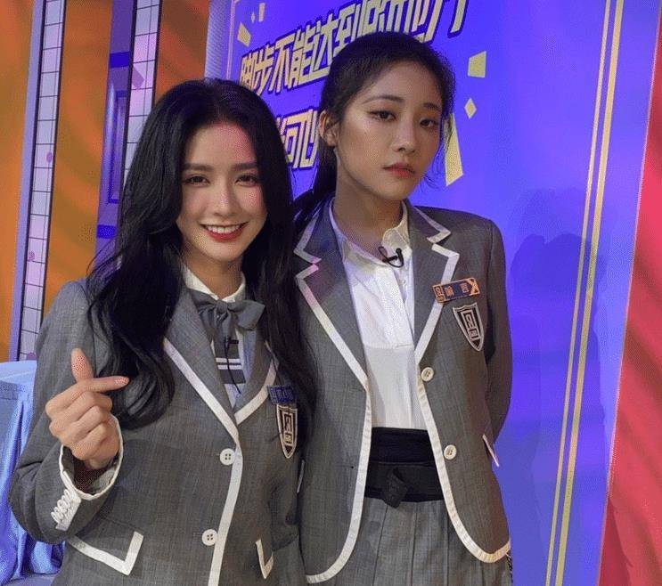 原创蔡卓宜参加非日常派对晒婧妹们合照太有回忆了