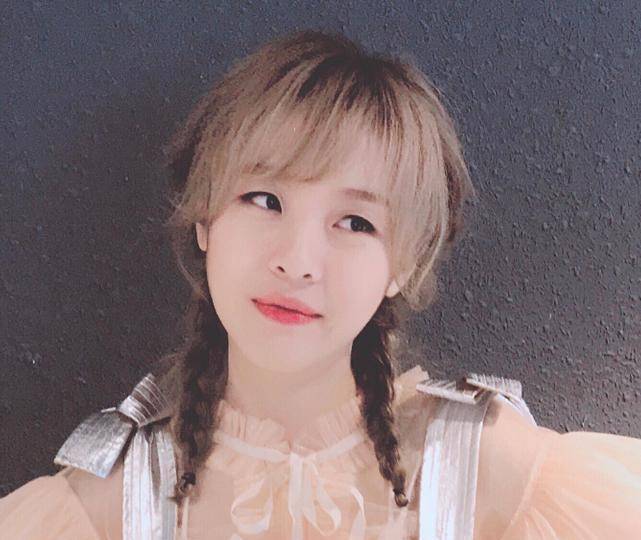 大胃王mini官宣结婚结婚照眼睛浮肿脸部肿胀被嘲是发面馒头