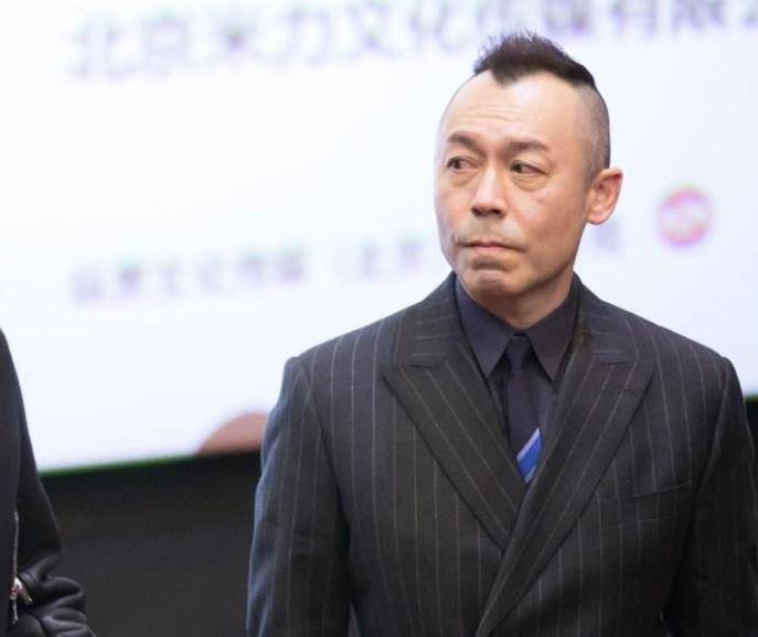 吴启华57岁生日派对众星齐聚,张耀扬雷宇扬同镜,满脸通红太尽兴