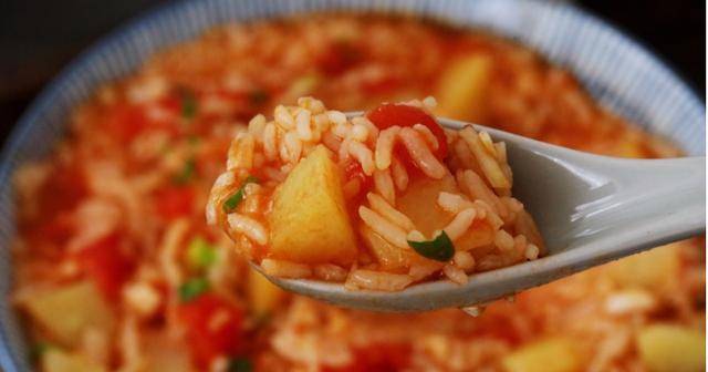 米饭怎么做更好吃用土豆和西红柿 9744418edcd04783830e3c693de1777f.jpeg