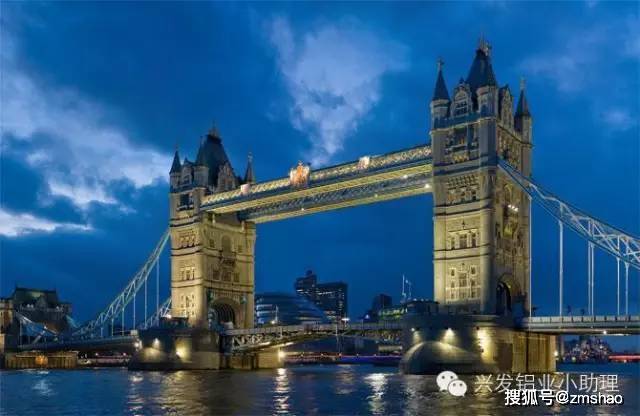 世界上著名的桥图片 9e8a5e68dc454a56a2ce2c0c01435153.jpeg