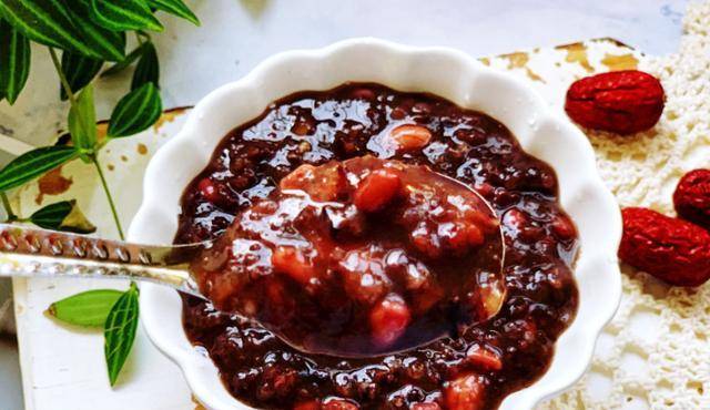 原创夏天多喝这个粥,被称为"女人补血粥",生津养人,女人更别放过