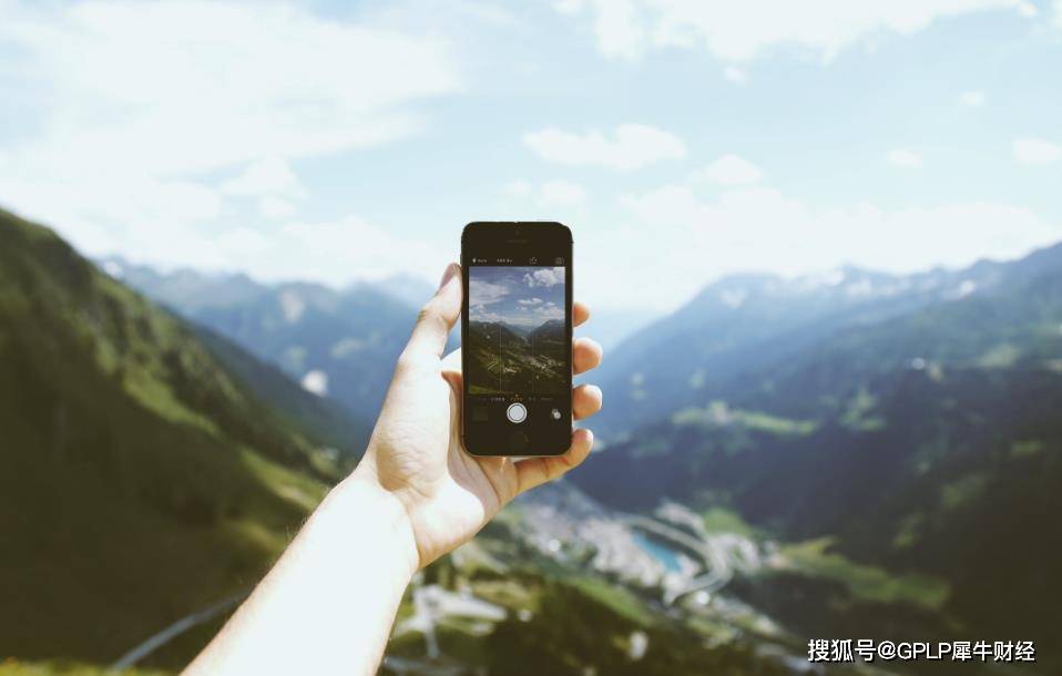 快手首财季亏增九成至亏578亿元 六成收入用
