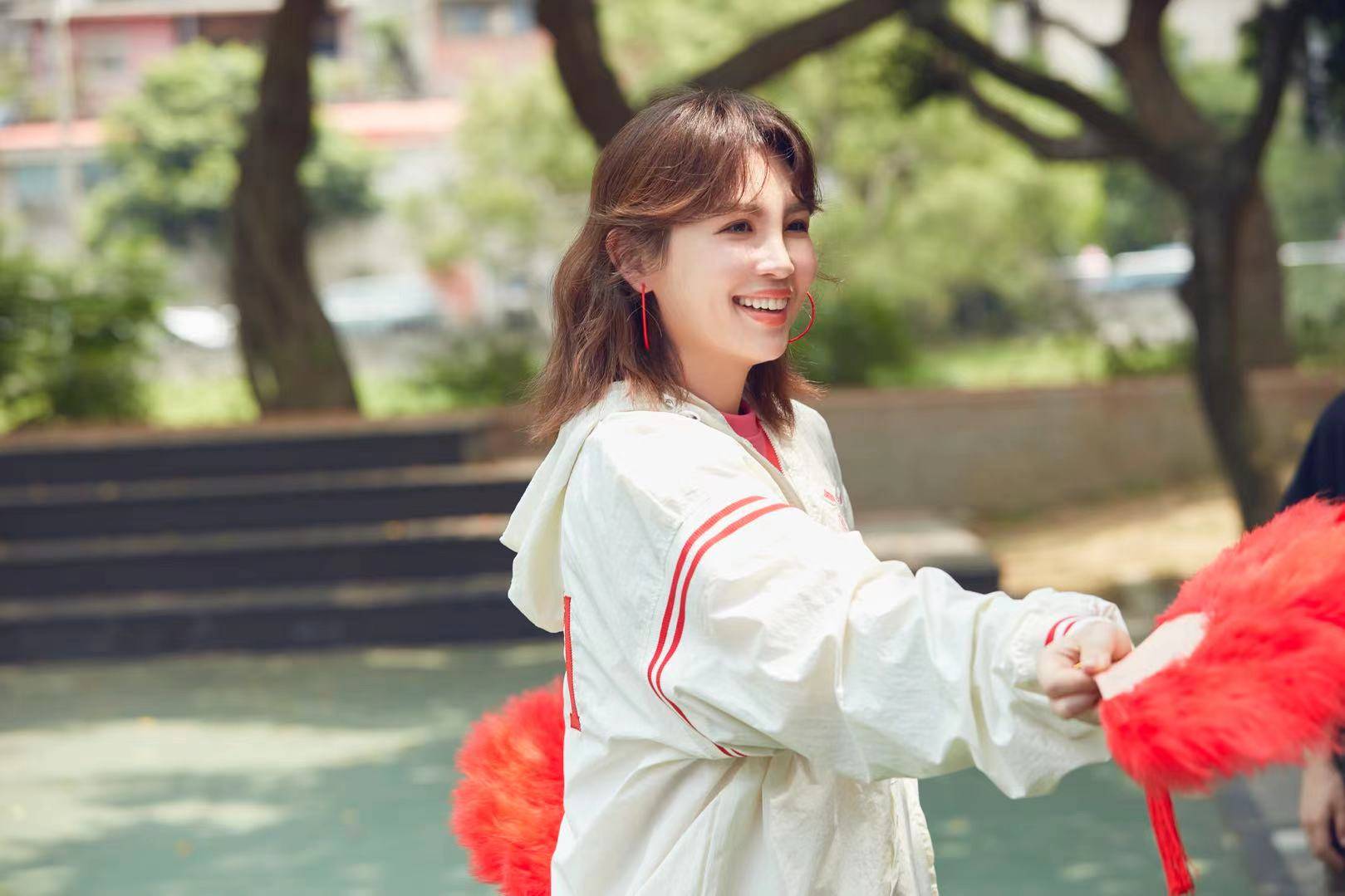 魏如萱奶奶mv温情上线笑中带泪演绎唱给奶奶的歌