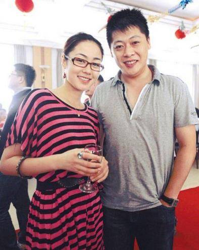 去年开始,总有毕畅婚变传言,老公隋宏洋因为工作原因被判入狱,至今