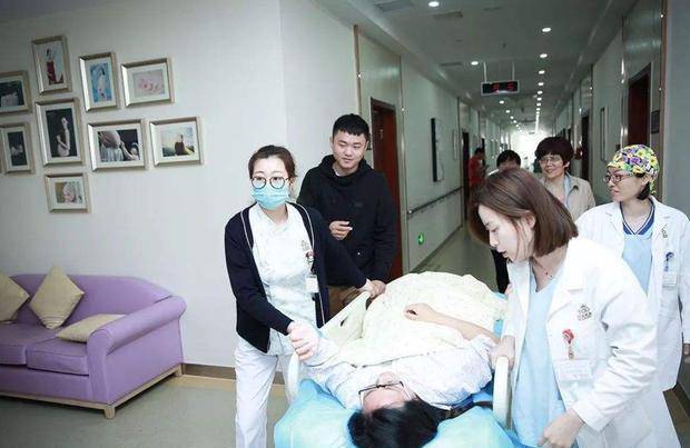 原创妻子分娩丈夫拍下全过程才明白生个孩子有多不容易