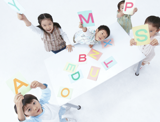 学橙英语 4 7岁幼儿学英语 就选学橙1对1 孩子