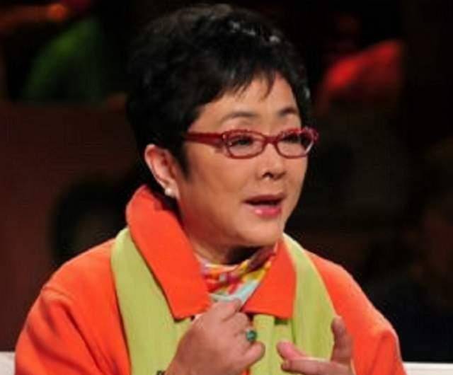 痛失爱女的谢莉斯从此离开了大众视野.