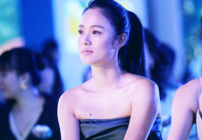 她曾是影后,因醉酒嫁大15岁演员兼导演,如今41岁依旧风韵犹存!