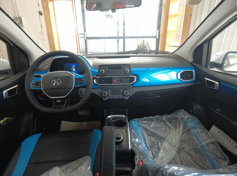 体验北汽新能源ec3内饰妖艳配置高每公里012元才5万