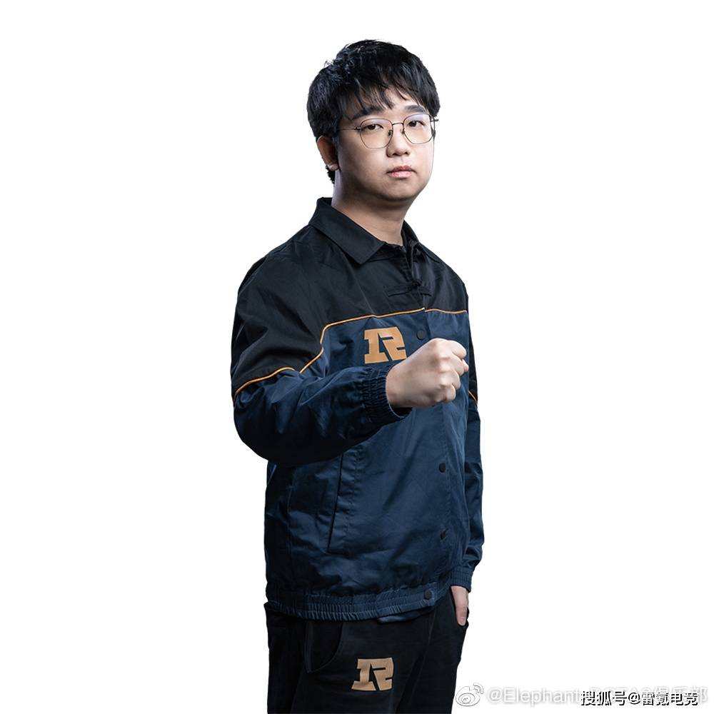 原创dota2:小象终于换人,红熊猫被踢,包子加盟,陈清一句话扎心了