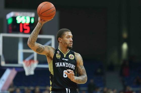 山东男篮旧将被两大豪门盯上,全明星砍下首个三双,全能型前锋_比斯利