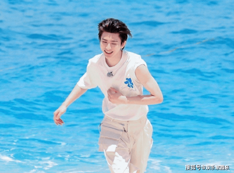 原创跑男9三亚开录蔡徐坤穿羽绒服成焦点我却只留意飞行嘉宾