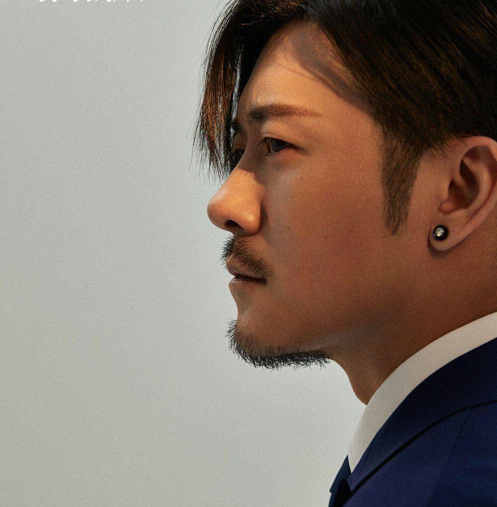 杨逍林雨申最新杂志照曝光摩登绅士网友是我心中的杨逍