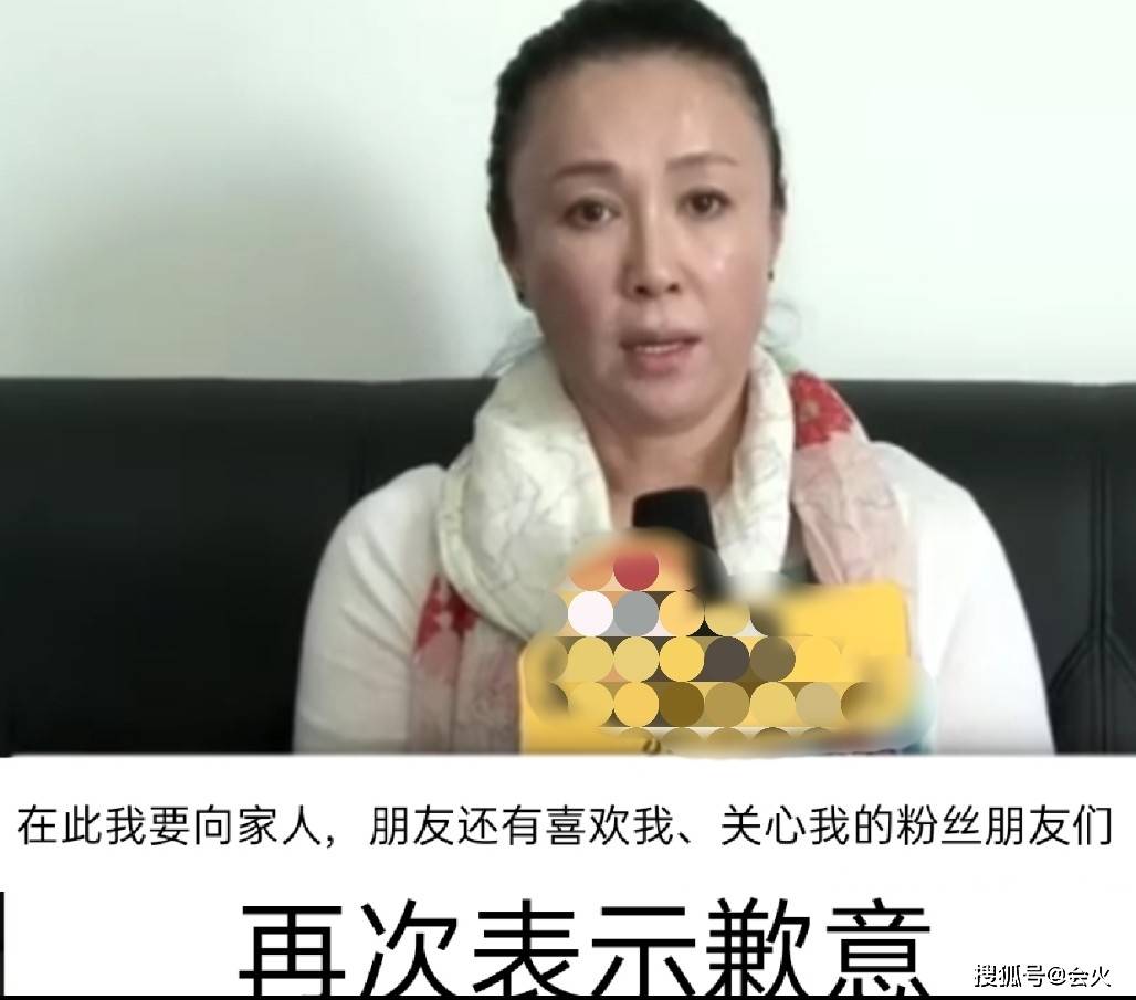 傅艺伟上阵打高尔夫动作专业,皮肤白嫩容光焕发