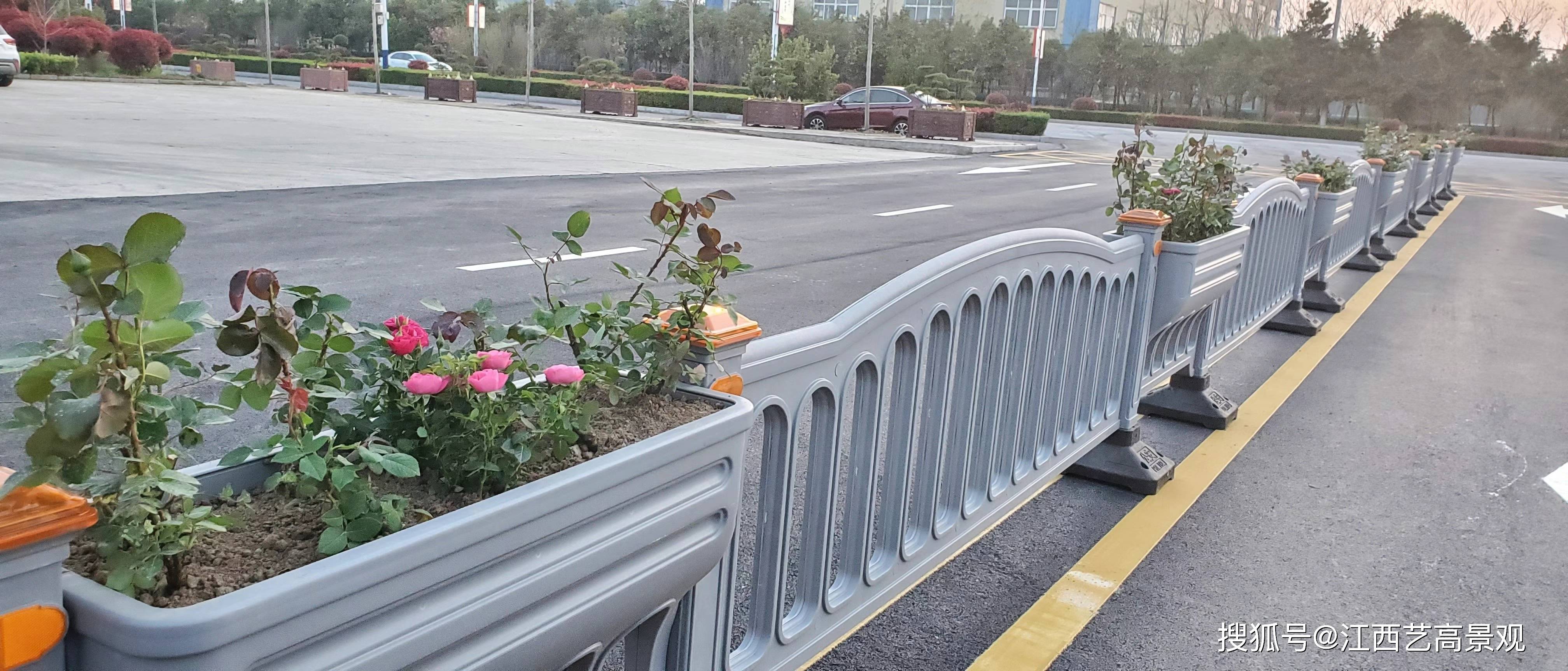 智慧新型道路隔离带的面世有哪些优势和市场前景