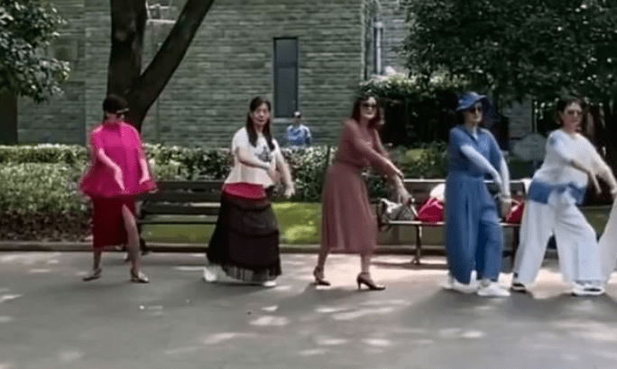 跳广场舞的大妈和他们的老头 8f5b6b5b11c14e18bbdb9a8ed7ba7f21.png