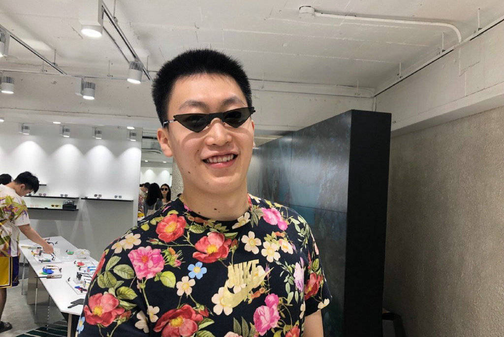 在解说圈中,其实大家熟知的富二代不在少数,比如管泽元和记得,都是