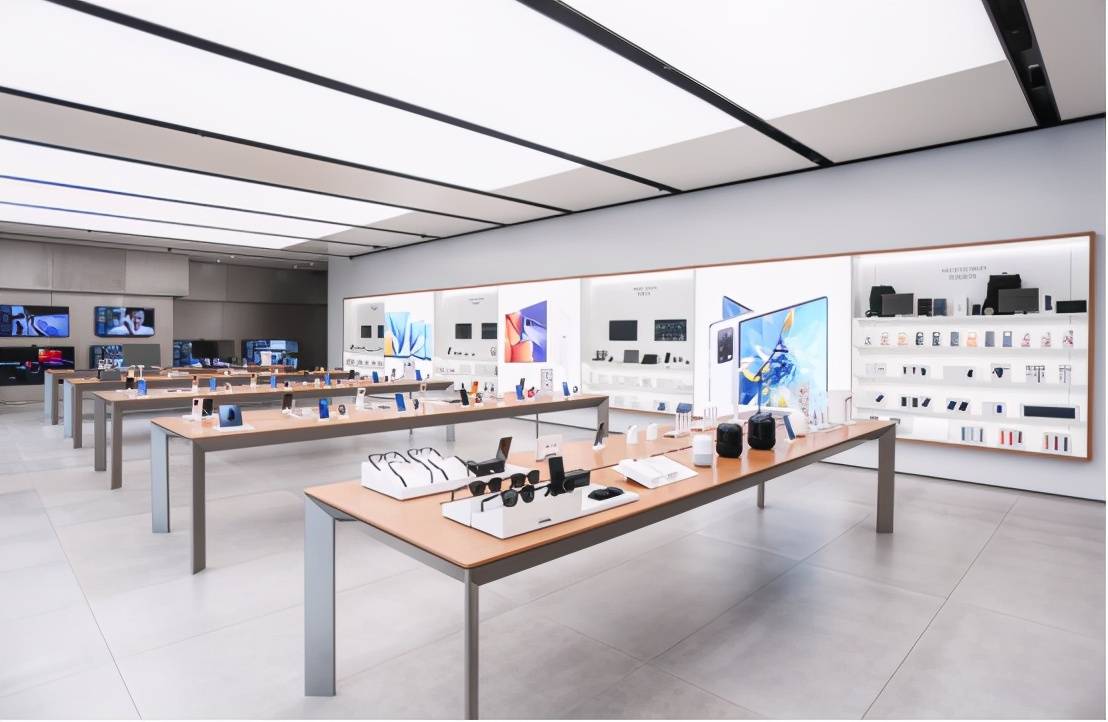 华为旗舰店新妆亮相未来科技与城市生活浪漫交织