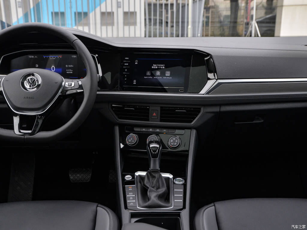 与速腾车身长度相同这辆德系车后排座椅可放倒当床