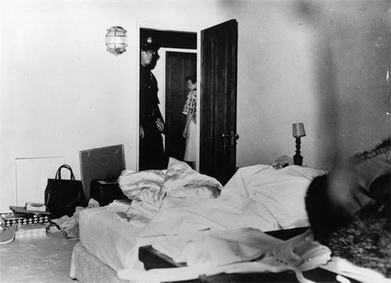 性感女神梦露死亡现场曝光:遗体姿势怪异,血液里毒剂成分非常高