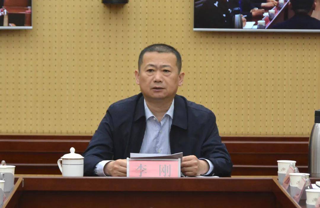 李刚同志主持召开全县道路交通安全生产工作会议