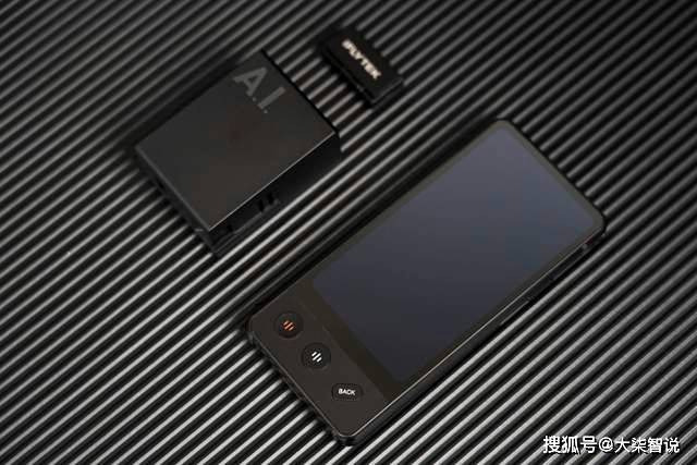 支持|高颜值 多语种 速识别，国货之光“讯飞双屏翻译机”上手体验