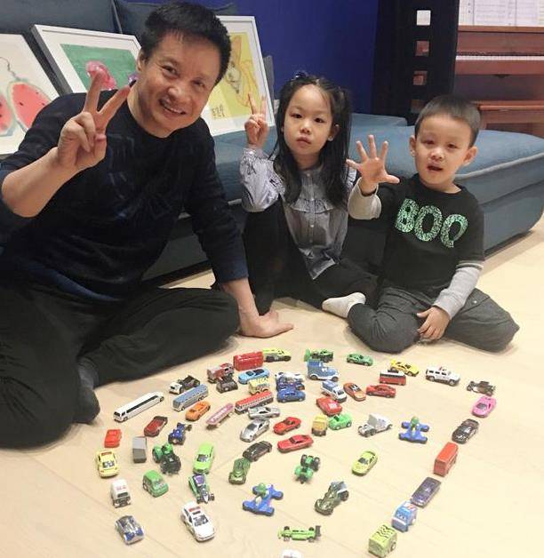 原创战士歌手阎维文5岁懂得挣钱15岁入伍当兵48年陪妻子抗癌32年