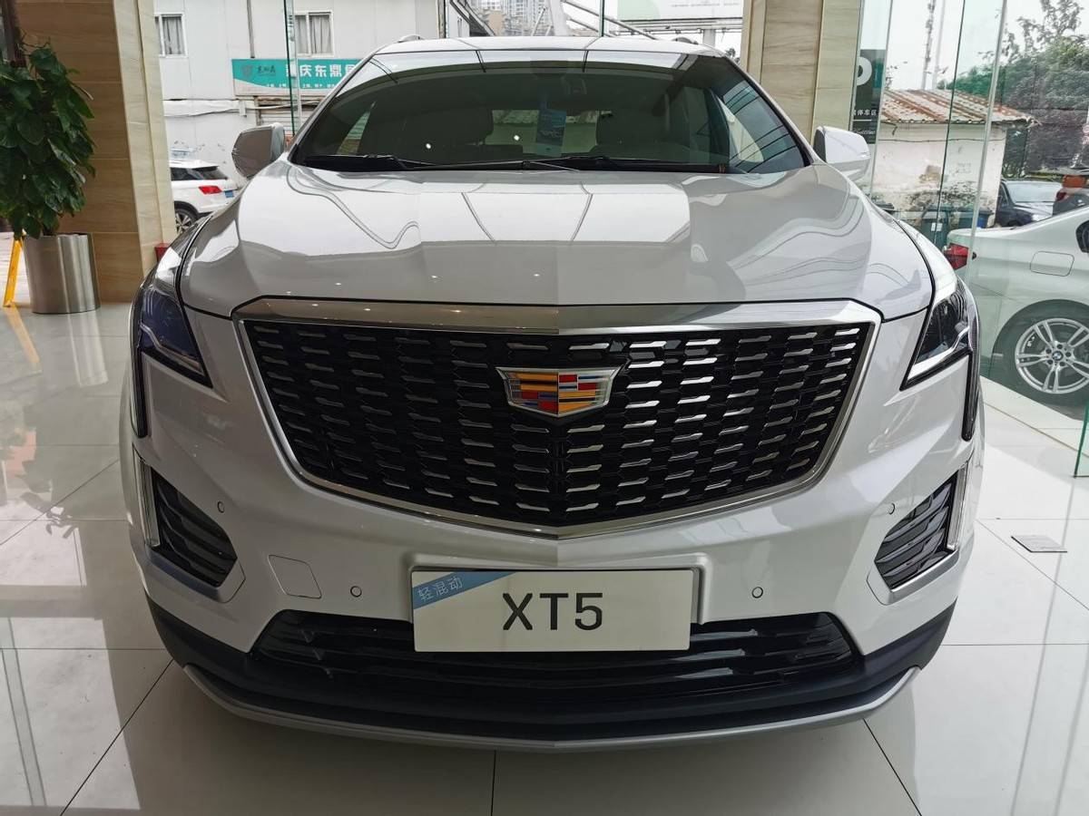 凯迪拉克xt5实拍简评优雅与豪华结合轻混加入让驾驶更省心