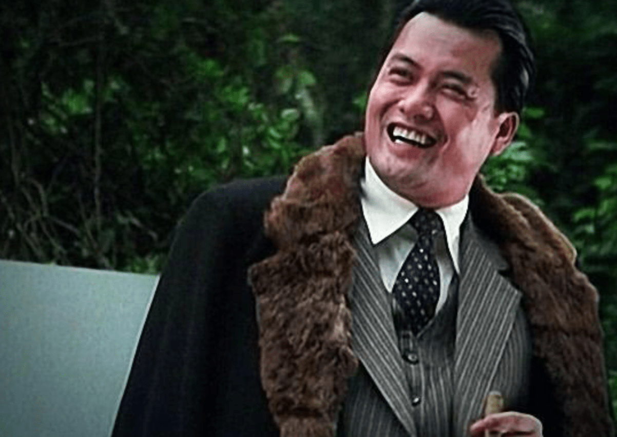 原创这个袁绍到底几岁吕良伟的空气二郎腿让网友又疑惑了