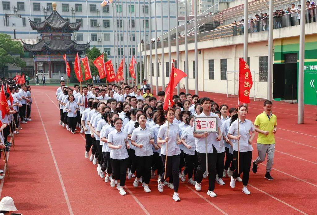 海安中学就位启程我校举行2021届高三学生跑操展示活动