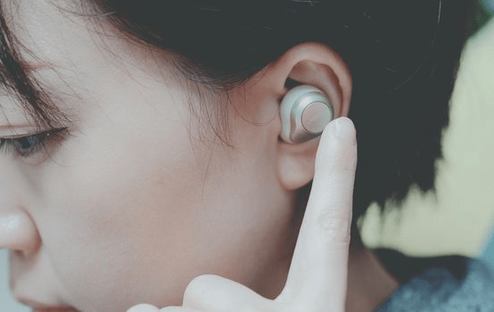 无线耳机打电话对方听不清 无线耳机打电话对方听不清