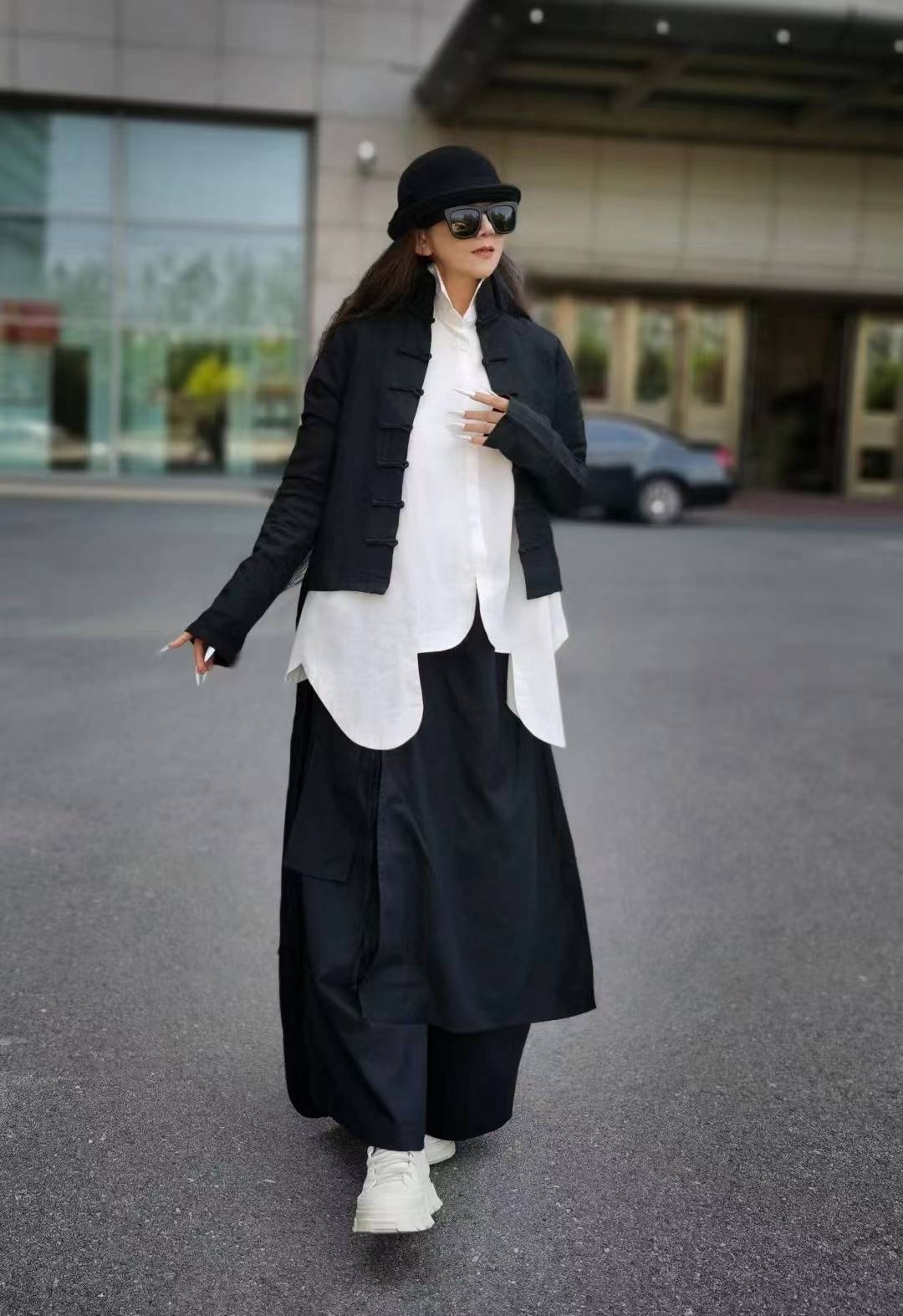 杨丽萍最新机场街拍私照曝光 宛如少女