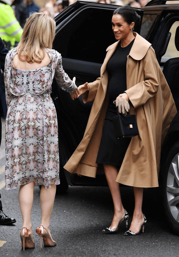 爱穿各种颜色衣服的人 692a101ff92c45058ac28114bd91f188.png