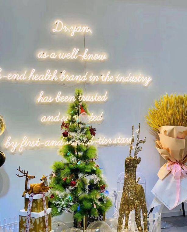 明星如何花式过平安夜 张震装可爱 吴宣仪晒照 陈乔恩略显憔悴 照片