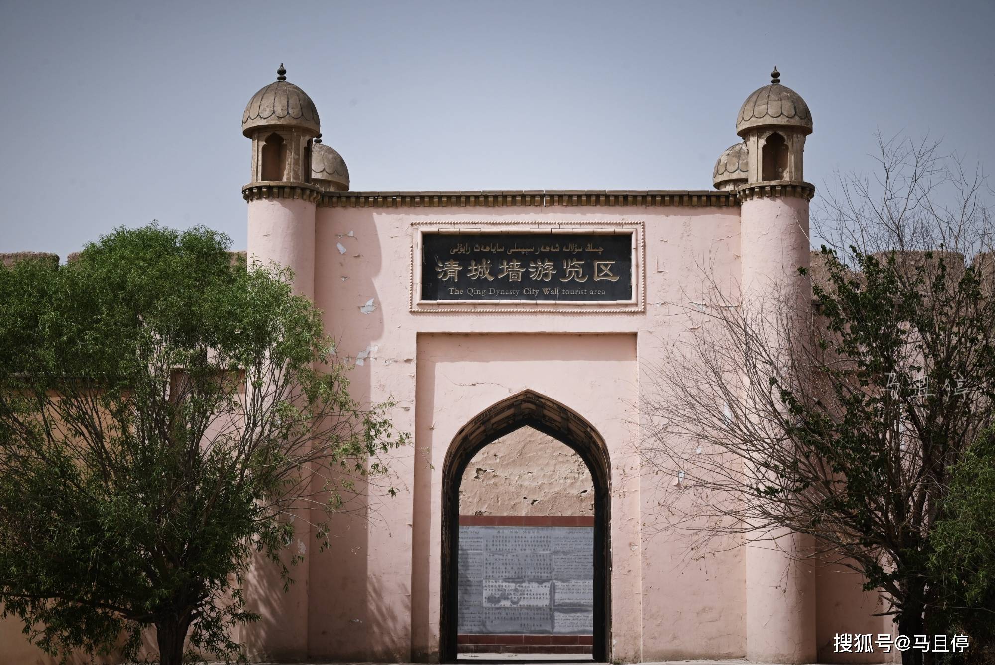 如果不想走远,在库车的市区中还可以看到不少的古迹景点,比如龟兹古城