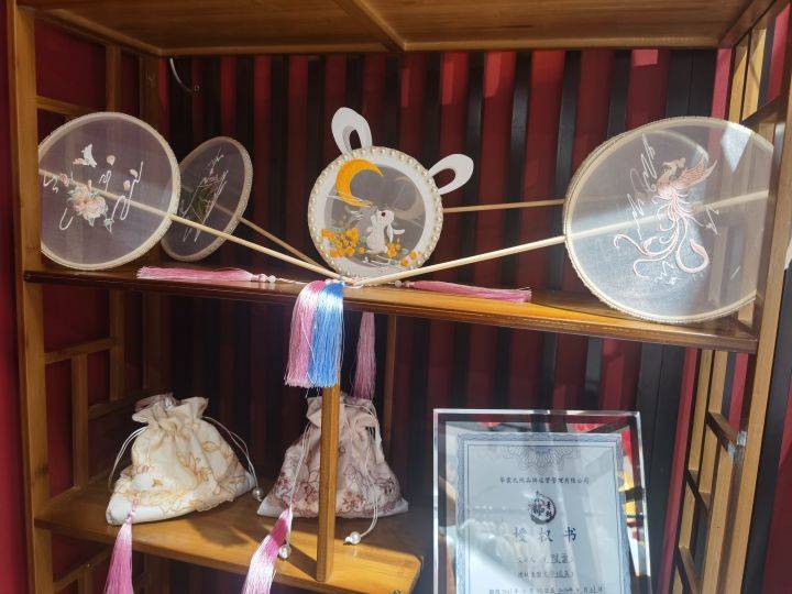 品牌|听说素锦青衫汉服馆生意很火,开汉服店的馆主们都是这样做的!