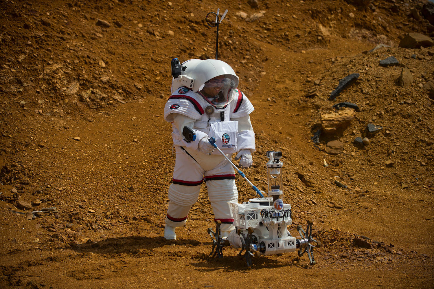 美国19岁女高中生,2033年经历三大劫难,或将成登陆火星第一人