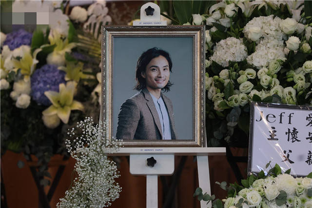 国内男演员陈积荣患肺癌病逝 葬礼现场图曝光 古天乐送花牌悼念 孙慧雪