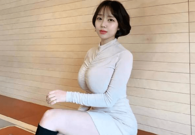 因为|40岁辣妈身材不输女儿，高颜值大长腿，爱运动的女人魅力十足