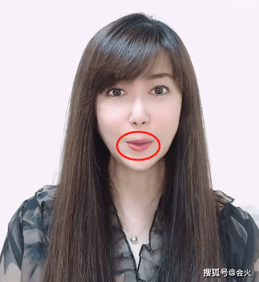 51岁孟庭苇皮肤白皙不见皱纹,网友:嘴怎么了?