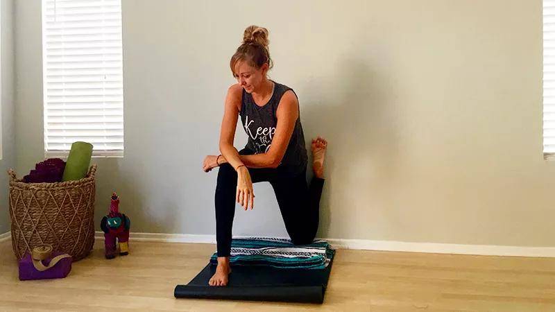 8个瑜伽体式靠墙练超级有感觉