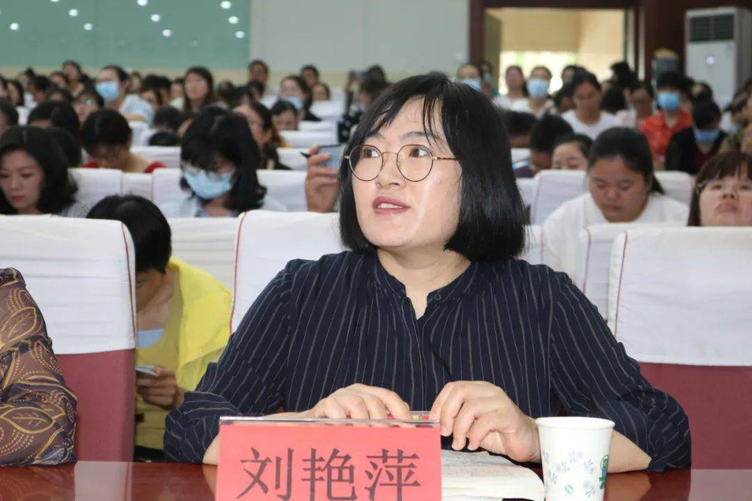 下午的活动,首先由来自江苏省苏州市吴江区花港迎春小学的钱海燕老师