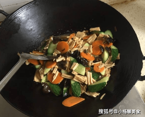 炒鸡胗为什么出很多水 5dc51007ee38419486cf0635f00a20ad.png
