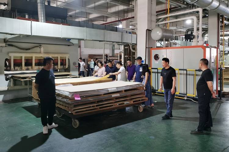 品质见证南京战略合作定制工厂一行到访大王椰考察交流