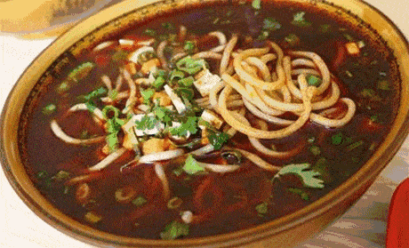 荞面饸饹在陕北的地位相当于关中的臊子面.