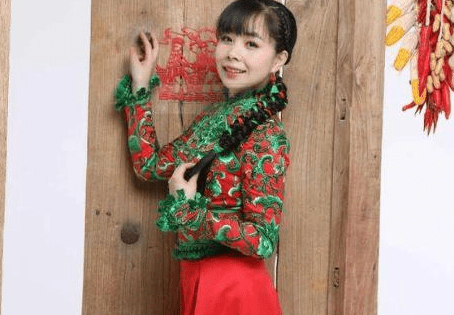 国家一级演员因买不起房,放弃名利回农村,如今下地放牛成日常_王二妮